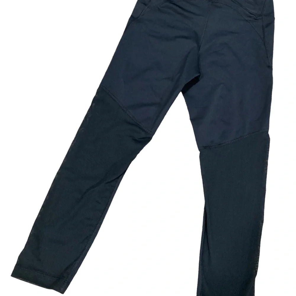 Nike DRI-FIT small cropped leggings with sheer, mesh lower back. - Picture 2 of 5